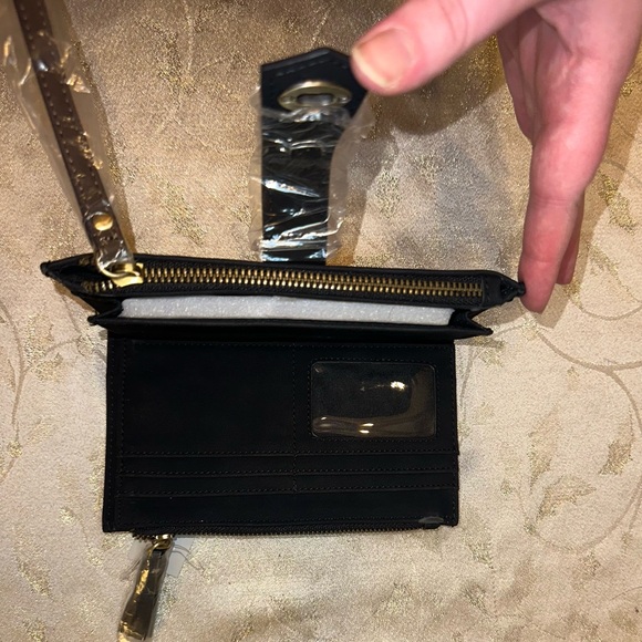 Maurice’s wallet large wristlet wallet NWT w/ callouts - Picture 4 of 11